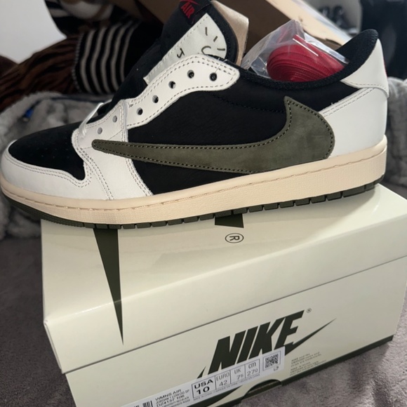 Travis scotts - Picture 3 of 8